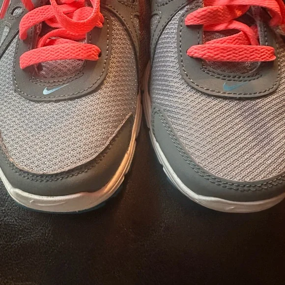 Nike Gray and Pink Sneakers with Sporty Design - Picture 10 of 12